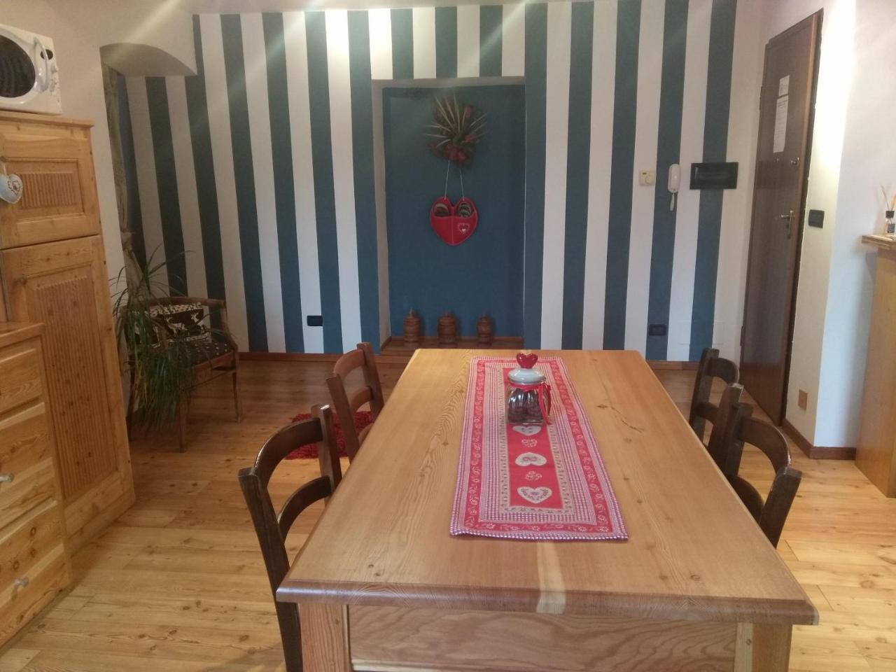 דירות אאוסטה Maison Besenval מראה חיצוני תמונה